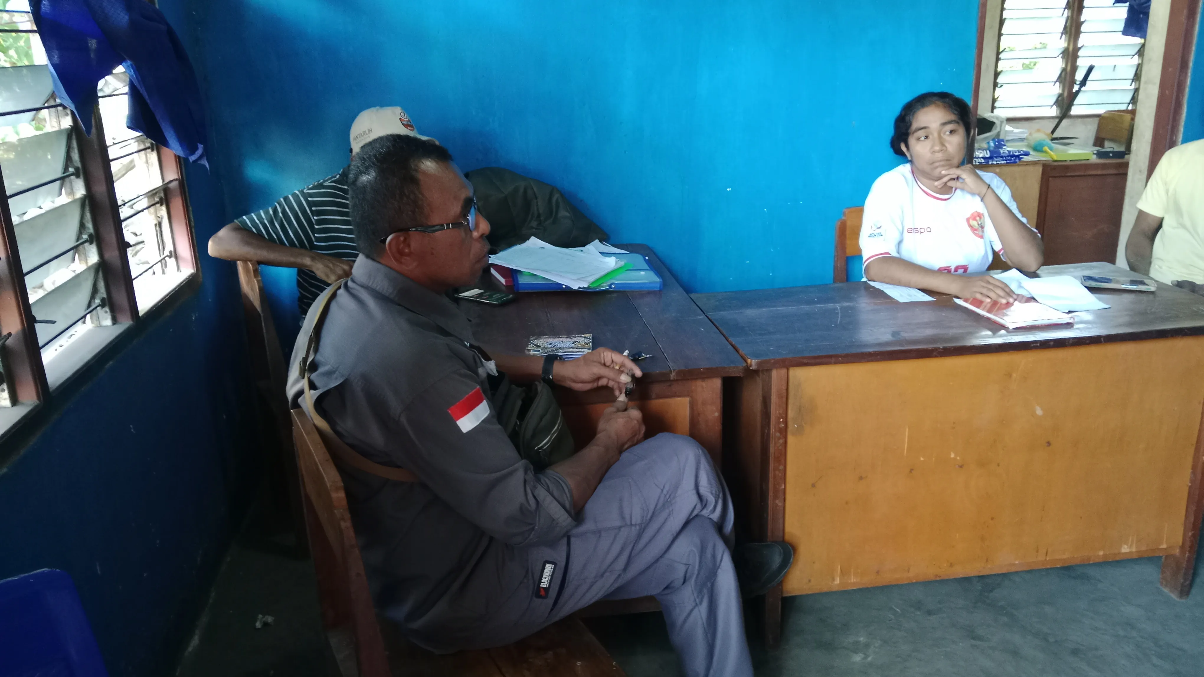 bersama staf Panwascam Witihama