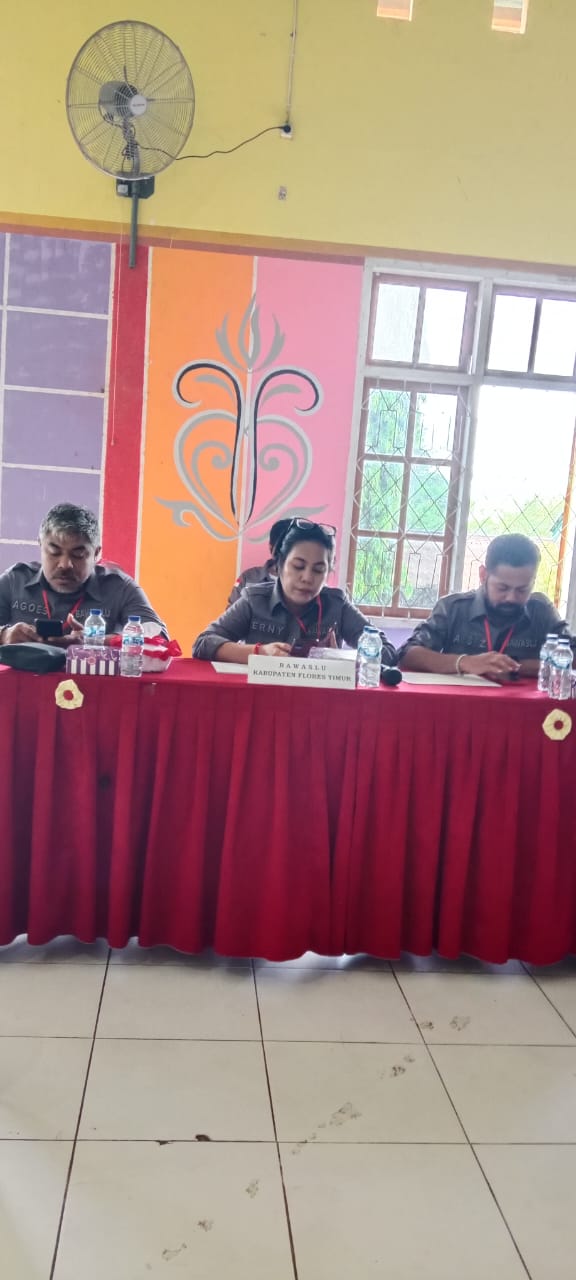 Bawaslu Flores Timur Kawal Rapat Pleno Rekapitulasi Tk. Kabupaten Flores Timur