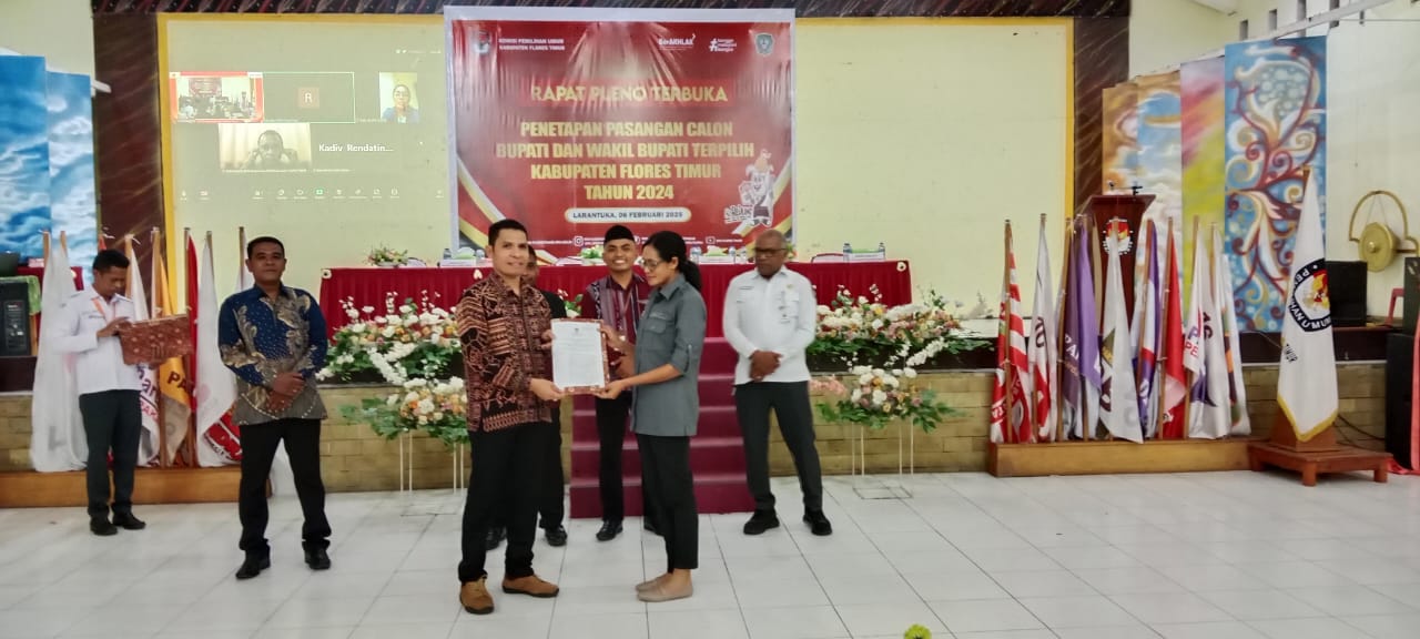 Bawaslu Kabupaten Flores Timur menerima Salinan SK Penetapan Calon Bupati dan Wakil Bupati Terpilih Kabupaten Flores Timur Tahun 2024