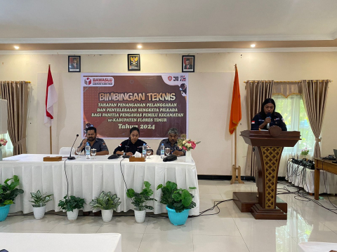 Ketua Bawaslu Ernesta Katana membuka kegiatan Bimbingan Teknis  bersama 
