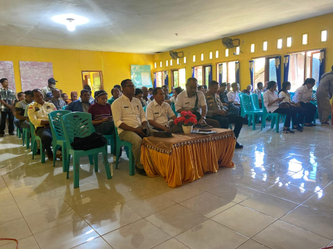 perserta sosialisasi Netralitas ASn dan Kepala Desa seKecamatan Adonara Barat di Desa Hurung