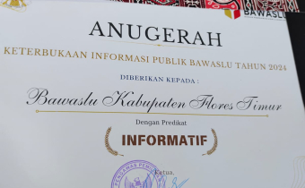 Piagam penghargaan sebagai Lembaga Bawaslu Informatif dari Bawaslu RI.