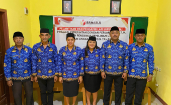 Enam PPPK Bawaslu Kabupaten Flores Timur Resmi Dilantik 